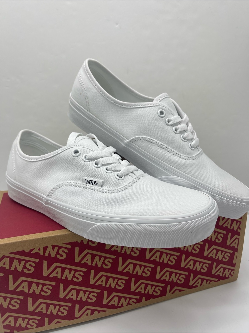 Vans WMNS Authentic True White
VN000EE3W00 Sneakers
Low-Top Canvas - Picture 4 of 16
